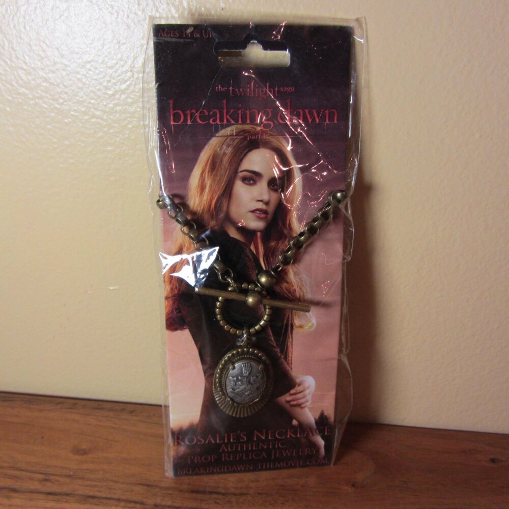 SALE* twilight breaking dawn NIP Rosalie's necklace neca 2011 summit (W3649)